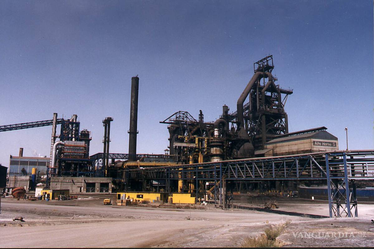 Ancira sale de AHMSA; Villacero y grupo de inversores tienen el mando, asegura analista