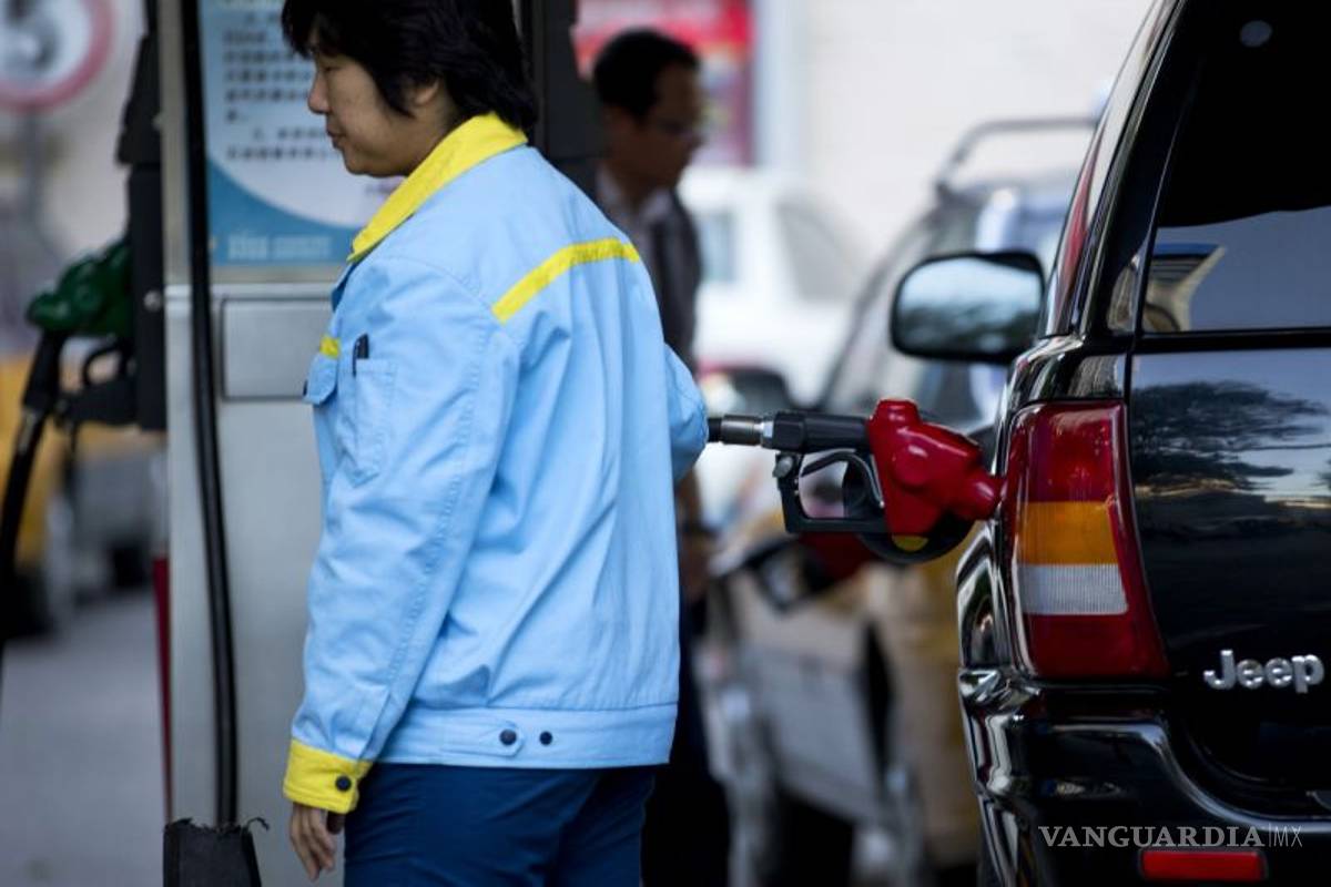 Coronavirus 'abre la puerta' a México para comprar gasolina más barata de Asia