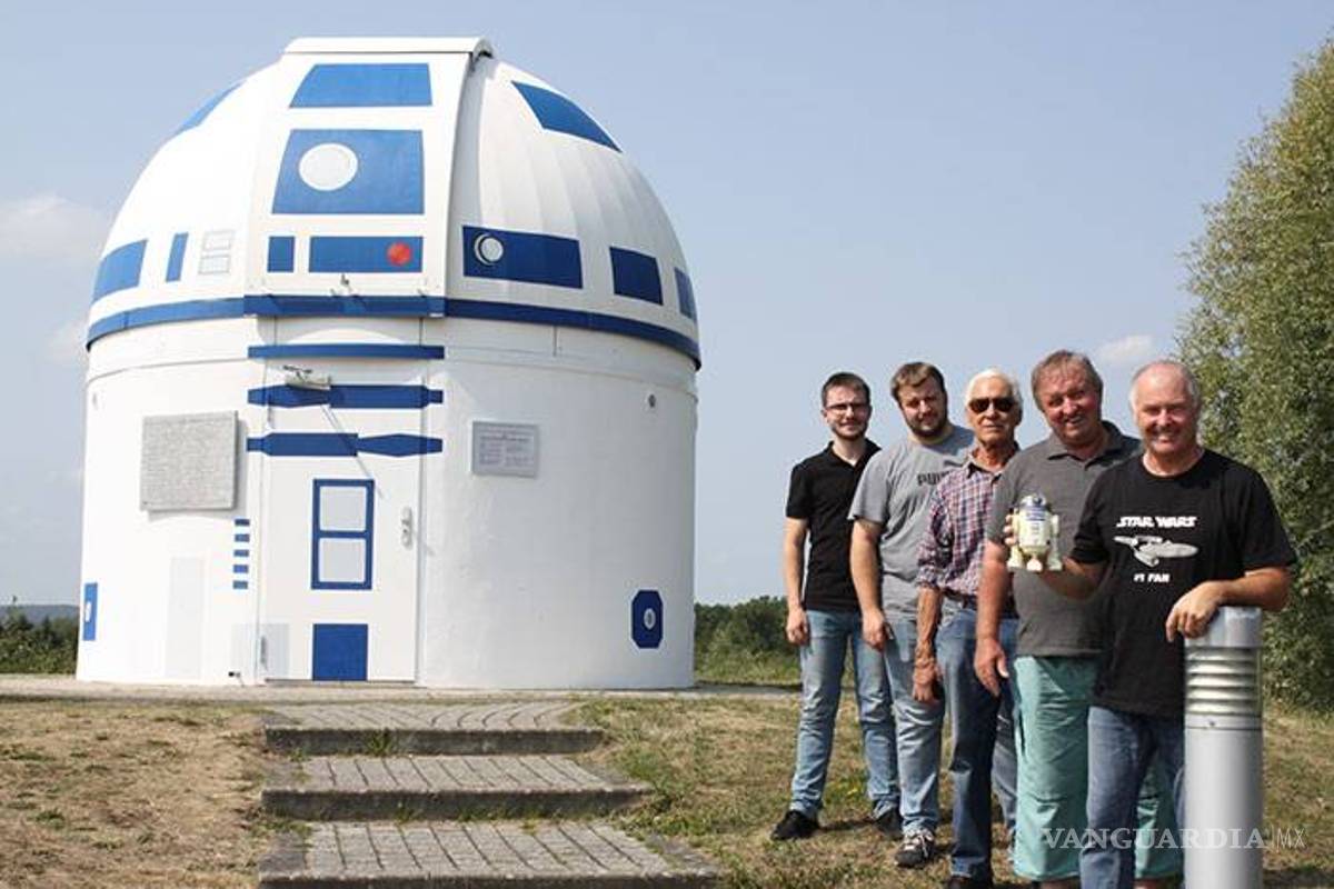 Fervientes fans de Star Wars convierten un observatorio en un R2-D2 gigante