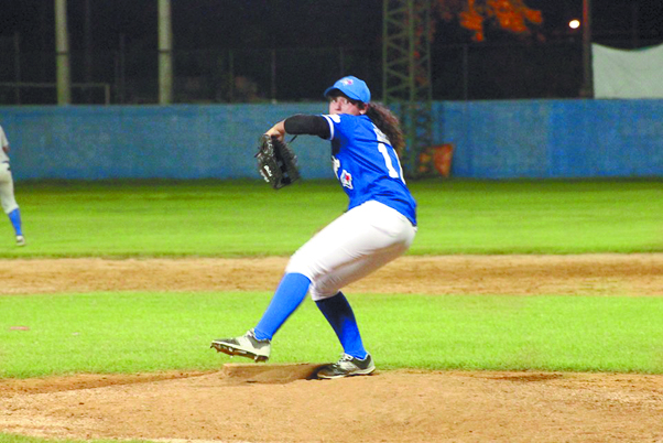 Rosi del Castillo, la primera mexicana que jugará beisbol profesional