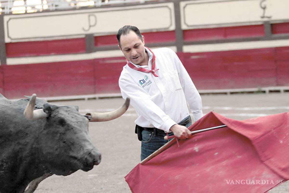 Con una ‘corrida de toros’ protestan en Saltillo contra Reforma Educativa y Ley de Pensiones