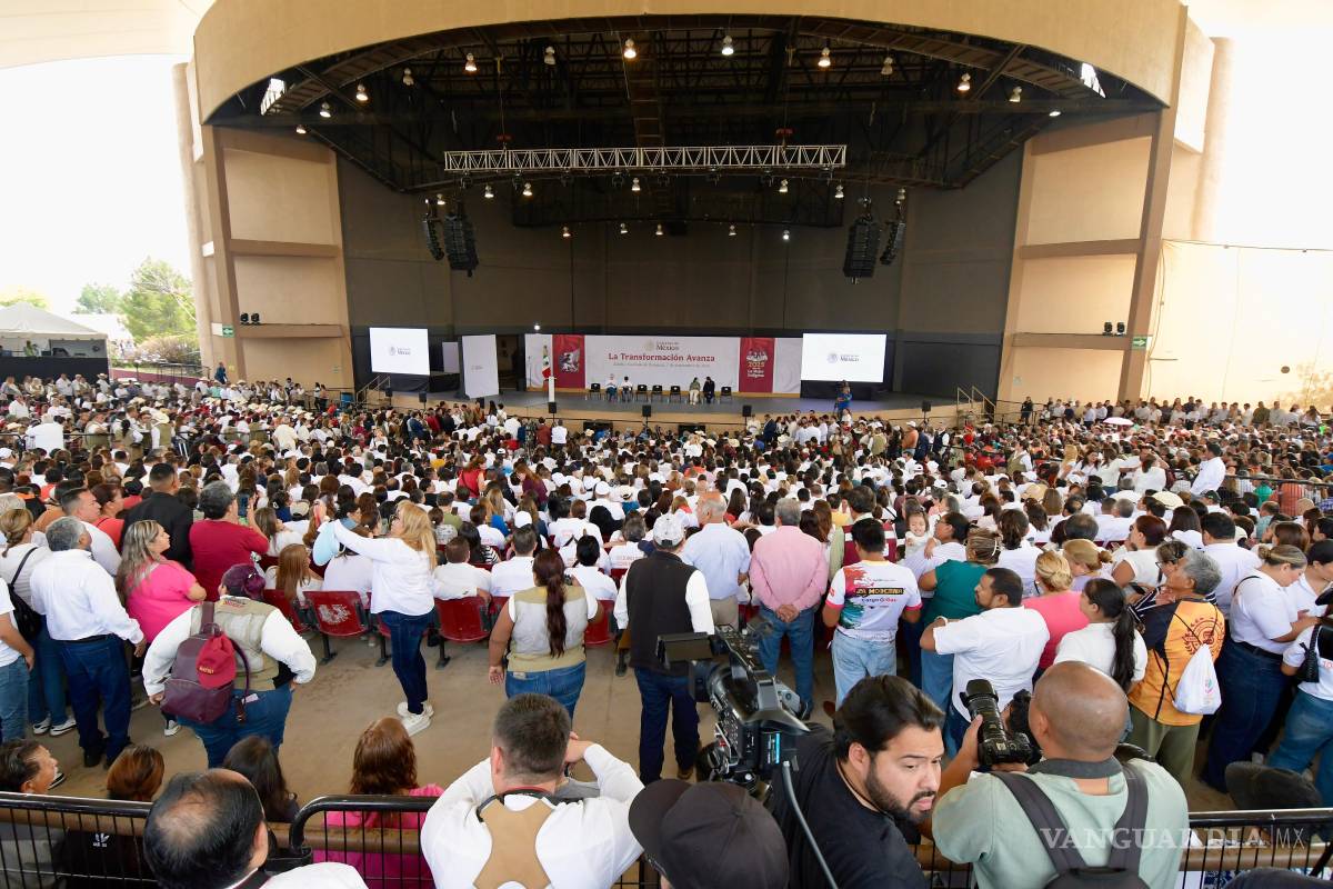 $!El Parque Maravillas de Saltillo se llenó de asistentes durante el informe de Claudia Sheinbaum.