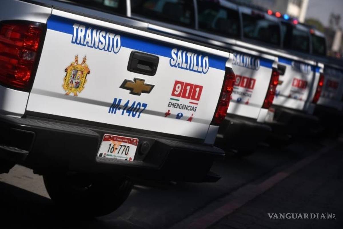Reparten en Saltillo a turistas recomendaciones para evitar accidentes de tránsito