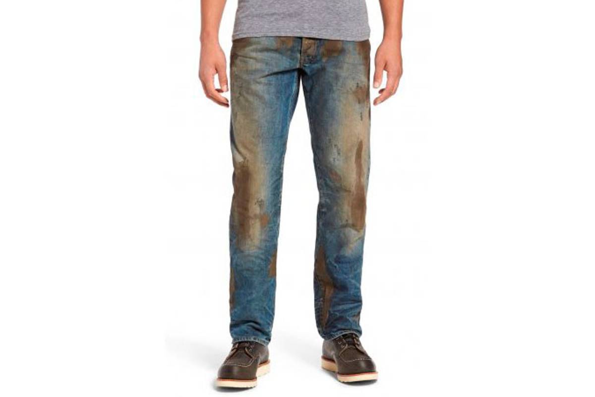 Tienda vende pantalones 'sucios' por casi 9 mil pesos