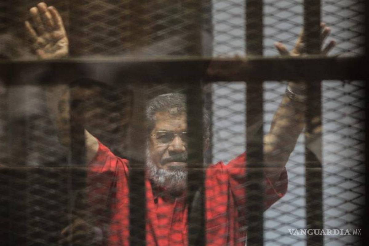 Mursi es condenado a 40 años por filtrar secretos de Estado a Qatar