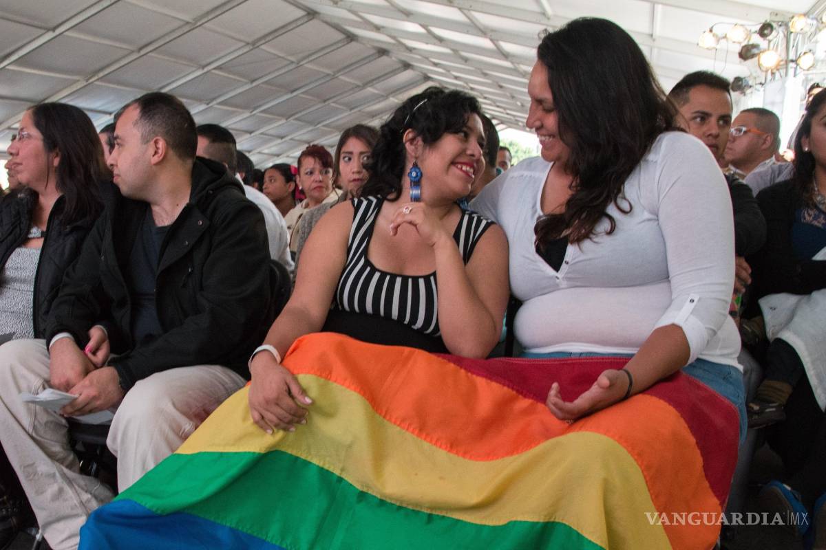 Megaboda en el Zócalo de la CDMX; se casan 3 mil 400