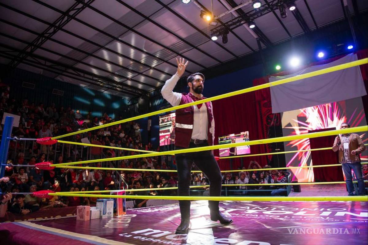 POLITICÓN: Critican al interior de Morena informe de Attolini en ring de lucha libre