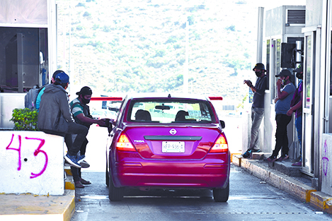 Padres de los 43 piden investigar a Cienfuegos