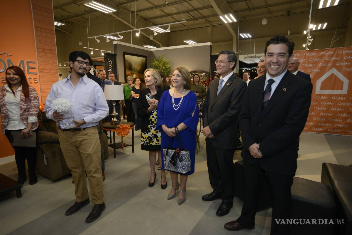Inauguran en Saltillo la mueblería Ashley