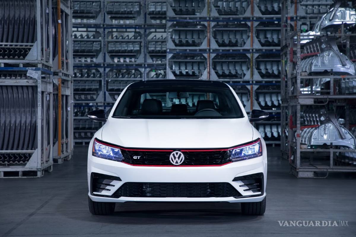 Volkswagen Passat GT con nuevo rostro deportivo y motor VR6