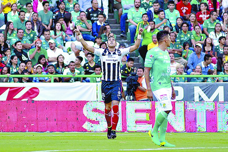 Monterrey hunde al León con ‘hat trick’