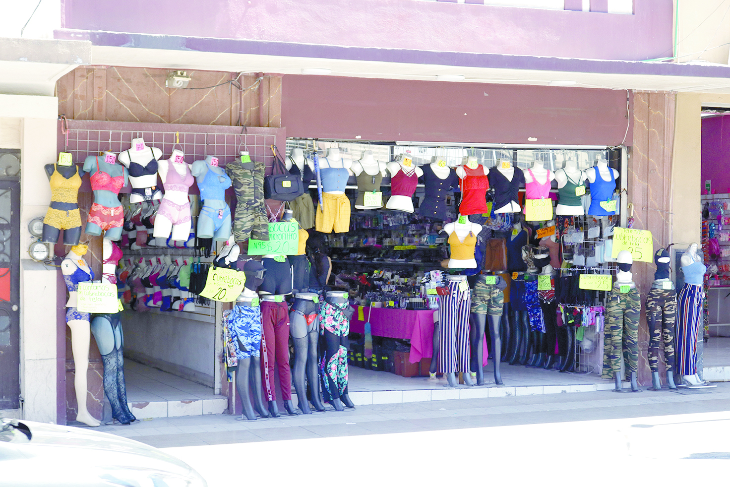 Reabren comercios de Saltillo pese a cuarentena de COVID-19; 'no tienen ni para pagar la nómina', dicen