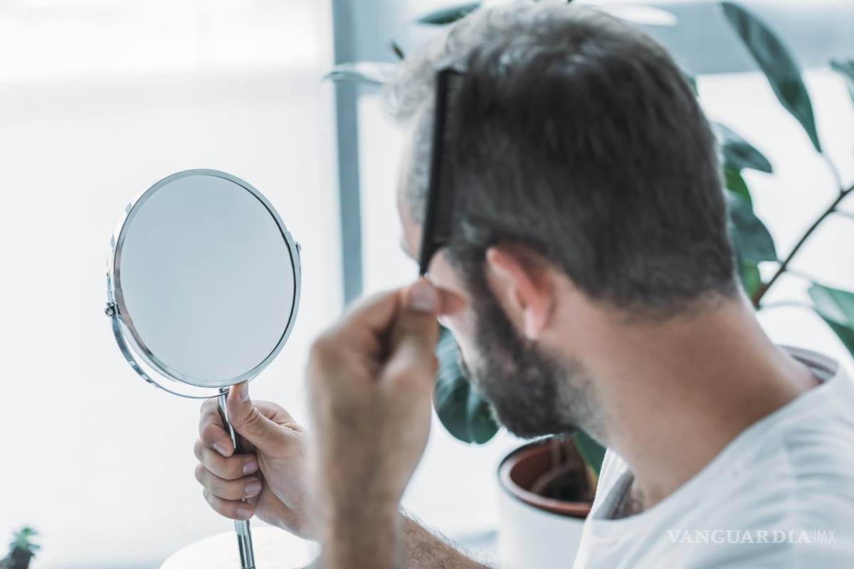 $!El desequilibrio hormonal diabético puede interrumpir el crecimiento del pelo. EFE/Hospital Capilar