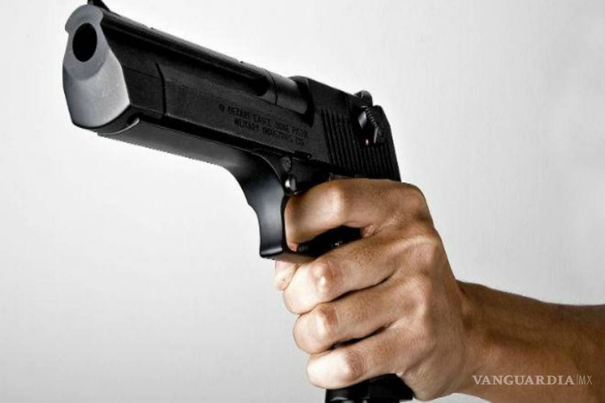 Hombre se dispara y muere al tomarse selfies