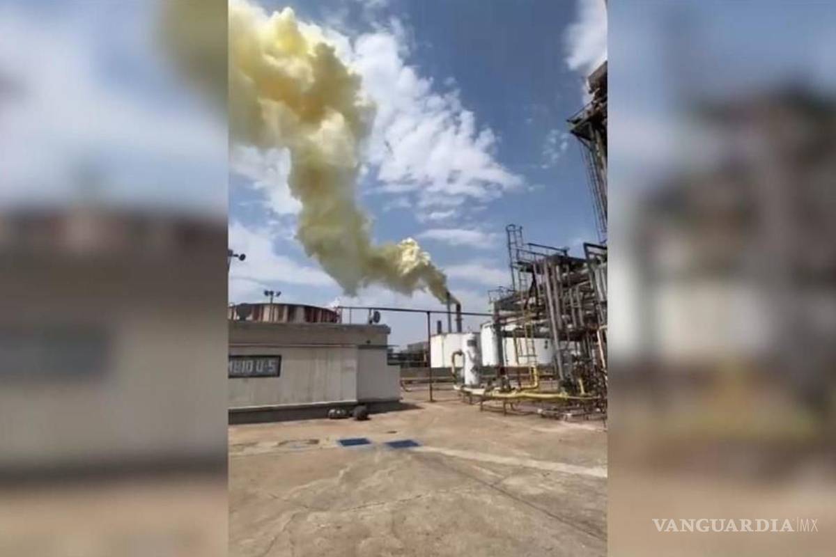 Mueren en refinería tres trabajadores de Pemex por fuga de gas