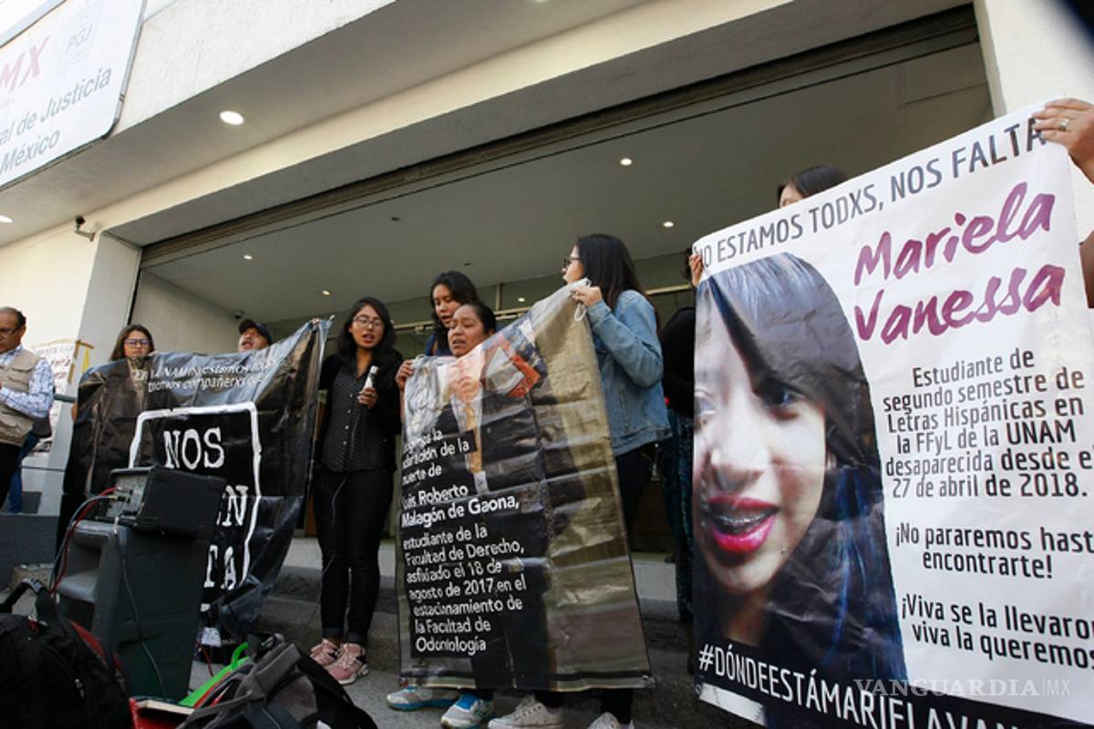 Madres de víctimas de feminicidio 'clausuran' simbólicamente la PGR