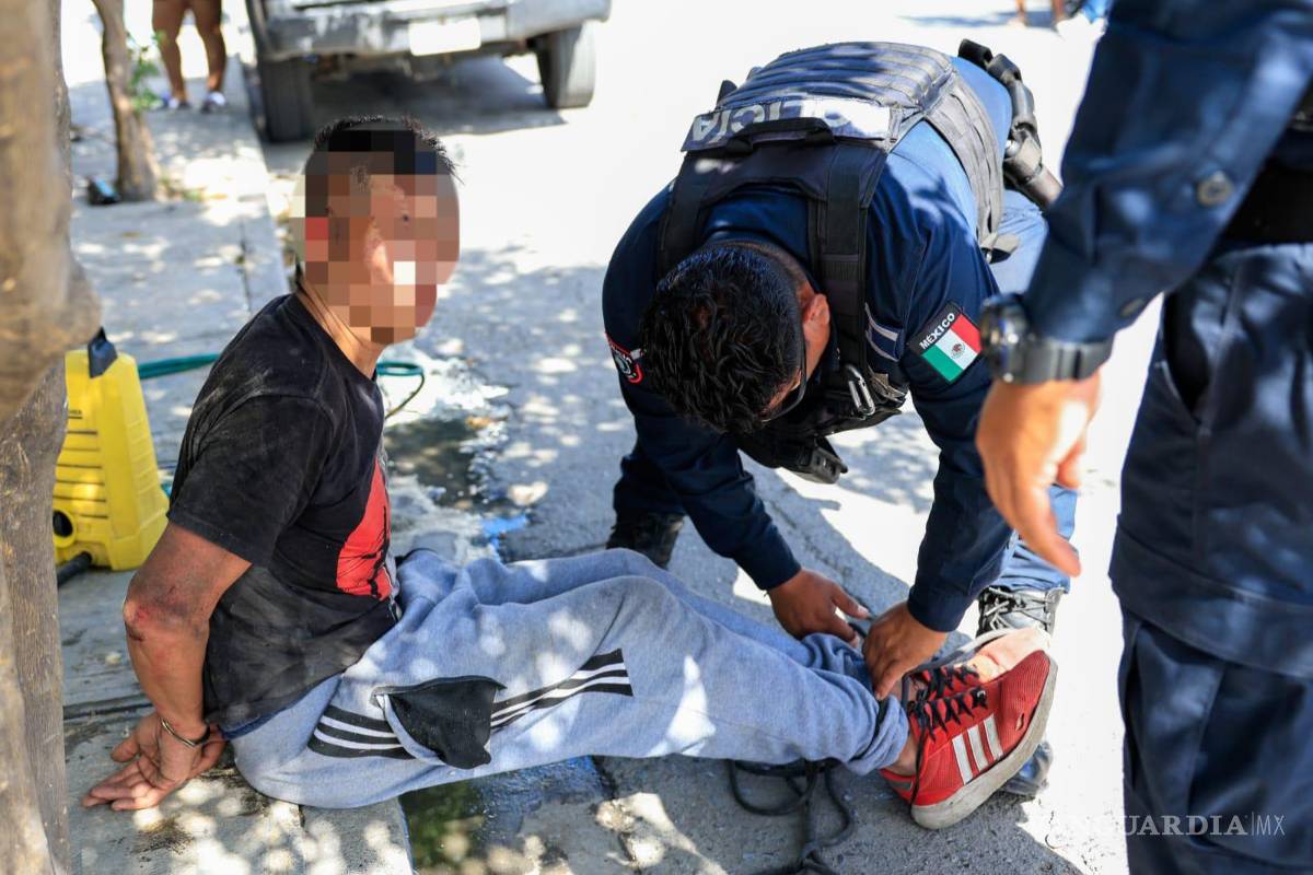 Vecinos de Guadalupe, Nuevo León someten y atan a presunto ladrón