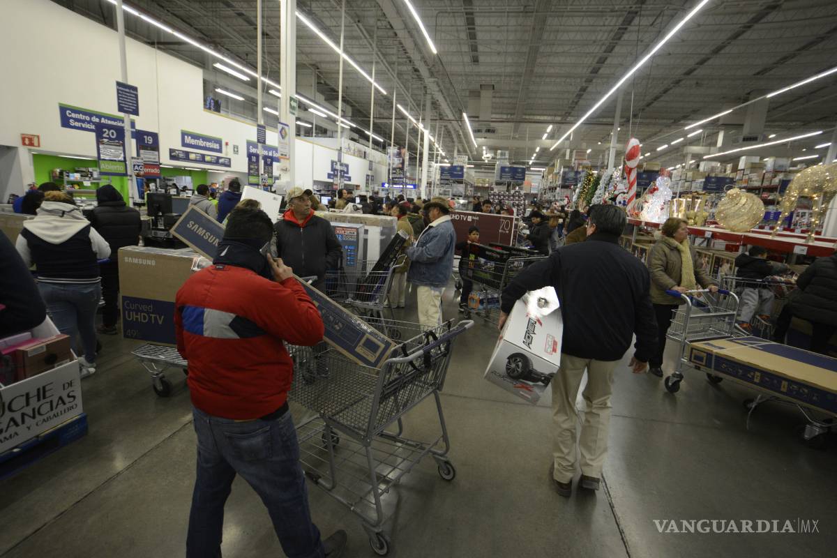 Arranca Buen Fin en Saltillo sin importar el frío; ya había filas desde ayer