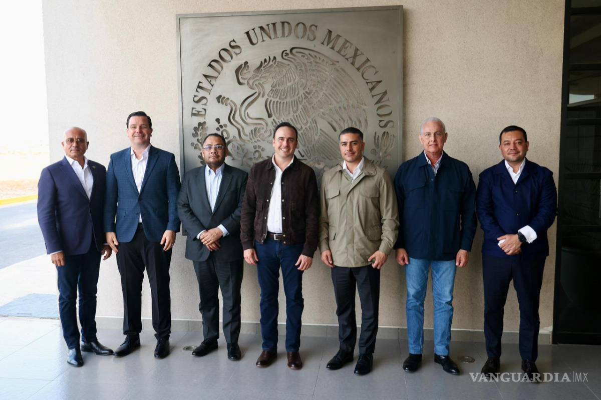 $!Además de las autoridades también acudieron empresarios de La Laguna.