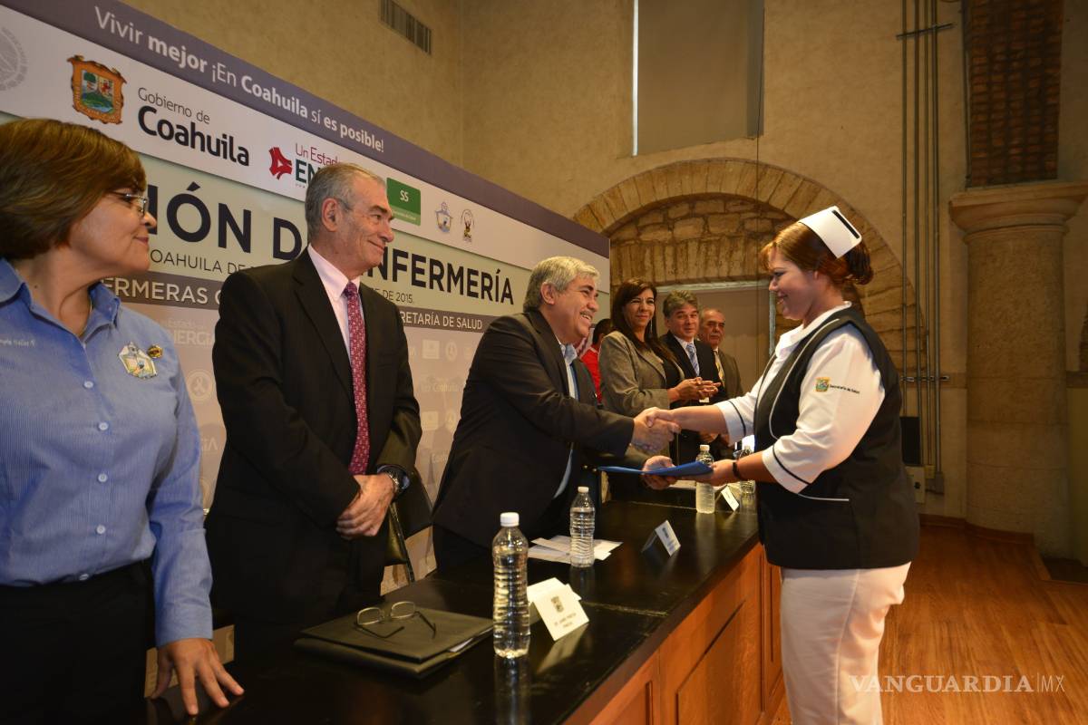 Reciben certificación 166 enfermeras de SS