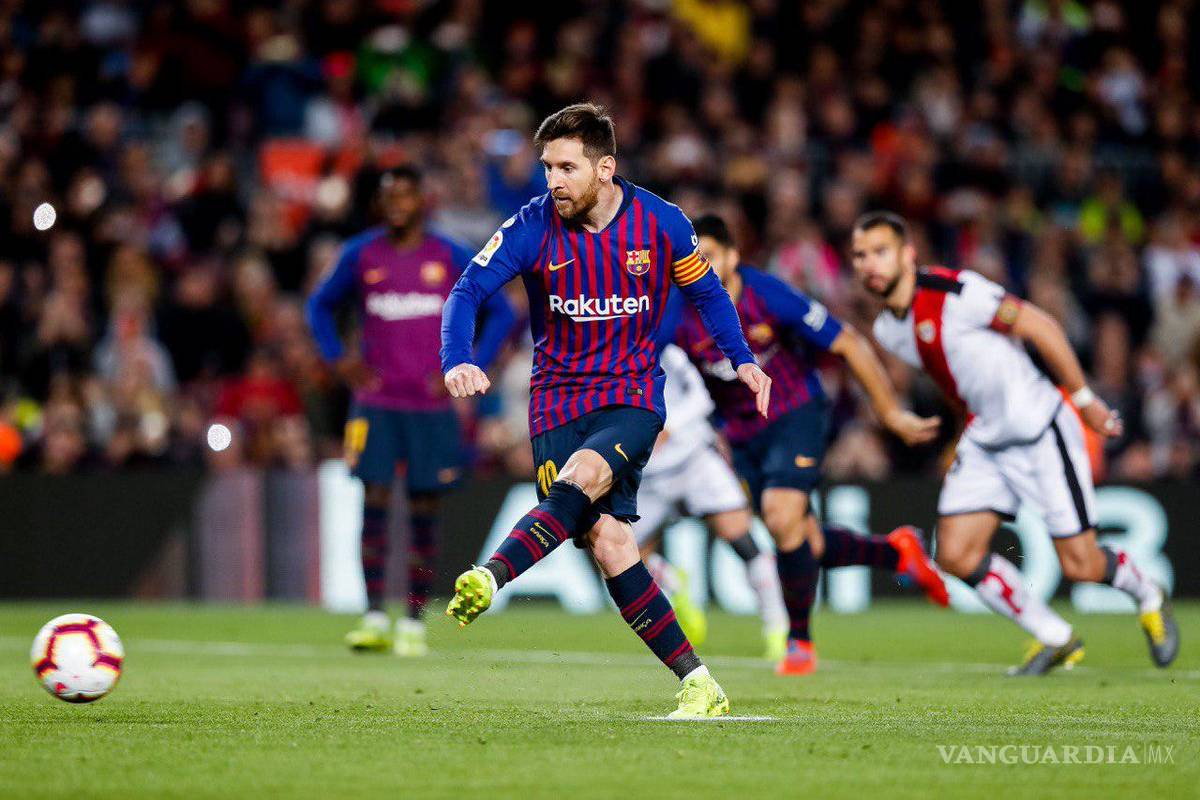El Barcelona remonta ante el Rayo y mantiene el paso triunfal