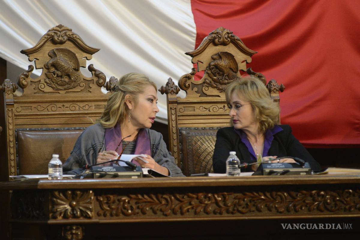 Pide diputada priista que por ley se prohíban celulares en escuelas