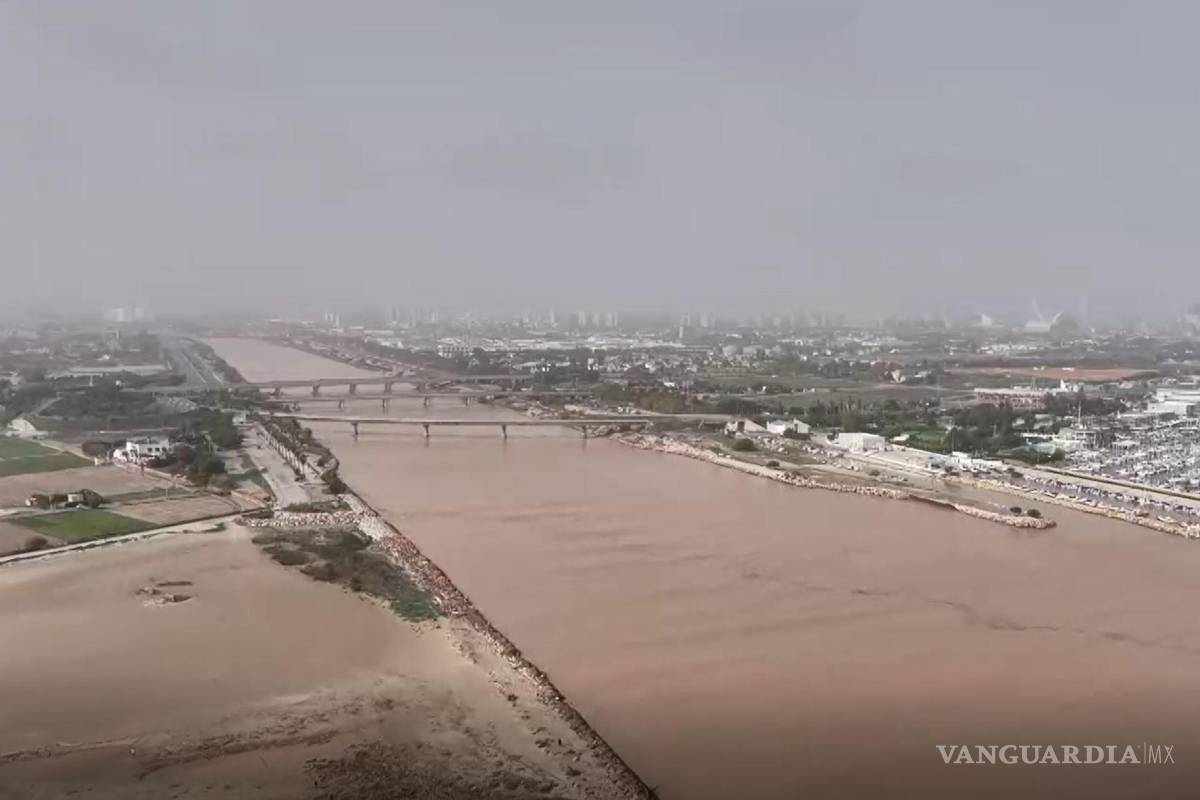 $!Imagen tomada por un dron de las inundaciones causadas en la región valenciana de Paiporta a causa de las fuertes lluvias causadas por la DANA.