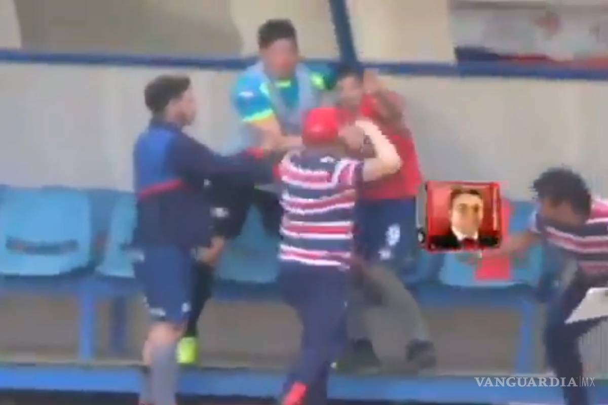 DT realiza sustitución de jugador ¡y acaban a los golpes!