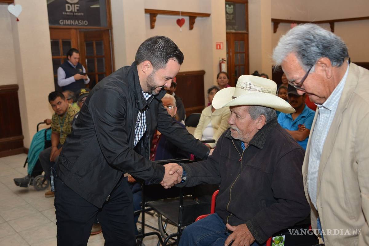 Entregan aparatos ortopédicos