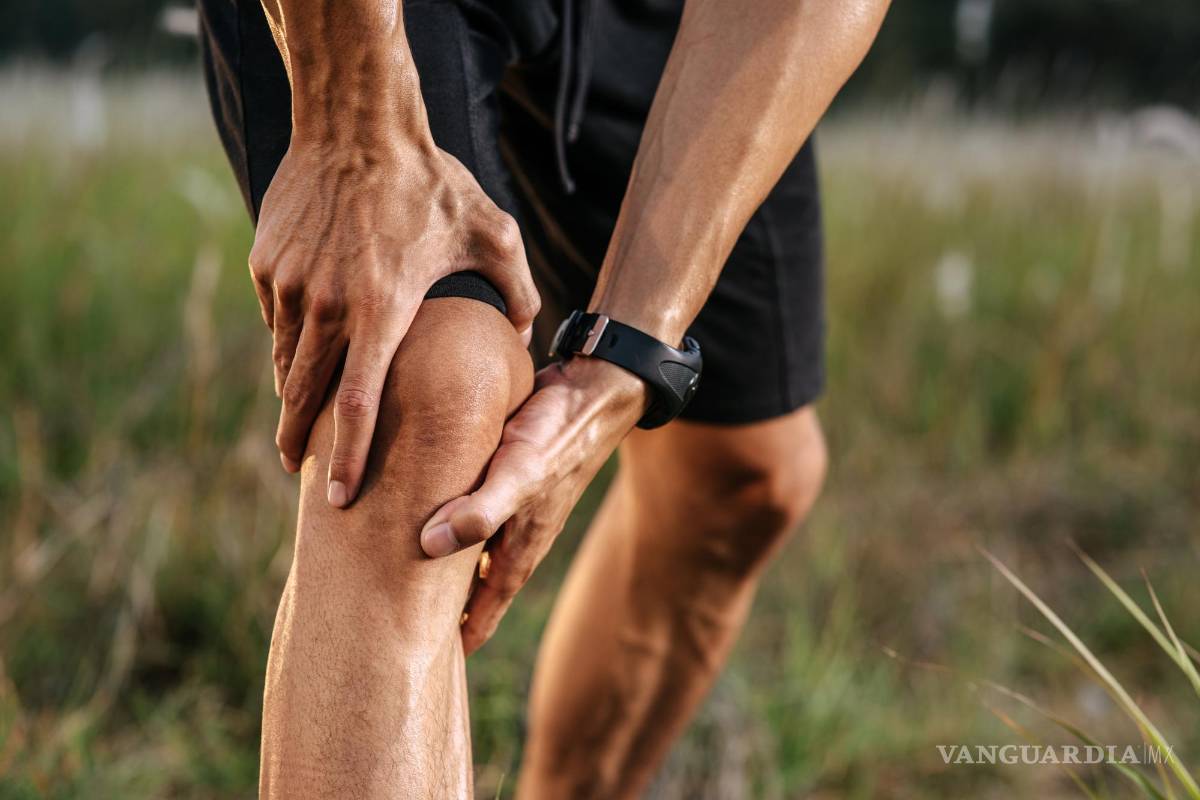 Verdad o mito: ¿Me truenan las rodillas por la edad? Te lo decimos