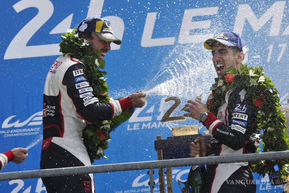 $!Toyota por fin gana las 24 Horas de Le Mans, gracias a Buemi, Nakajima y Fernando Alonso