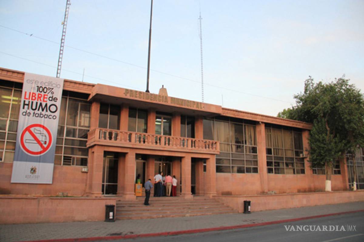 Temen despido masivo por denuncia de funcionario en Municipio de Saltillo