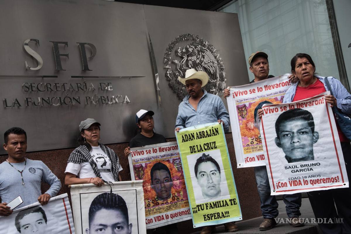 Padres de los 43 normalistas advierten que intensificarán protestas