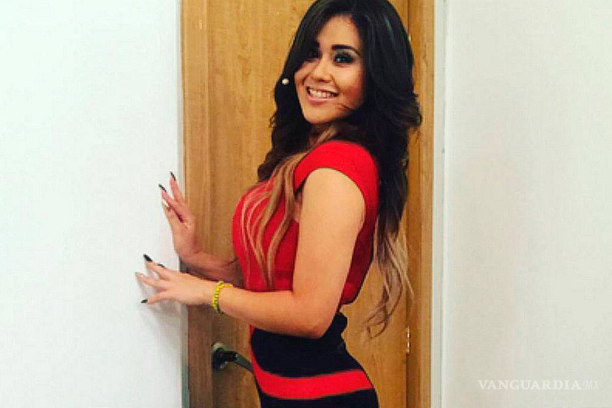 Gomita volvió a enseñar de más en la televisión