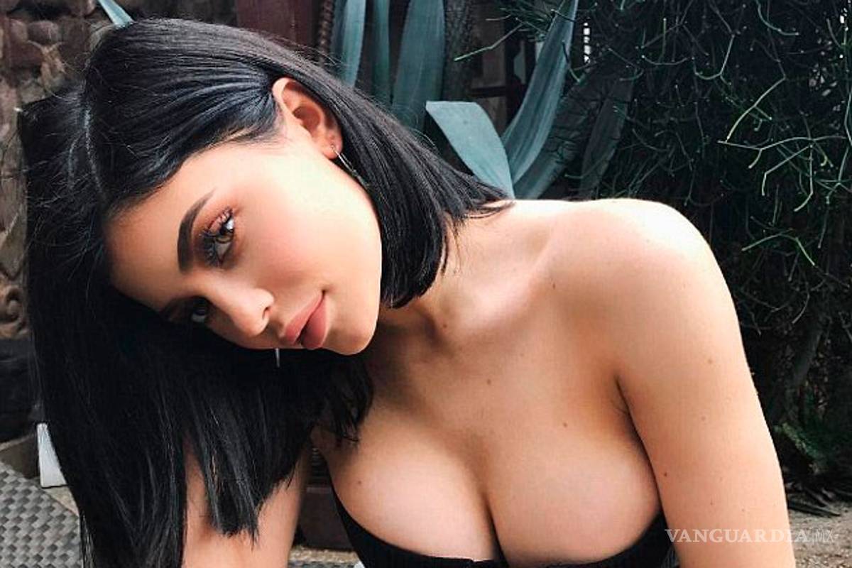 Kylie Jenner criticada, otra vez, por retocar sus curvas
