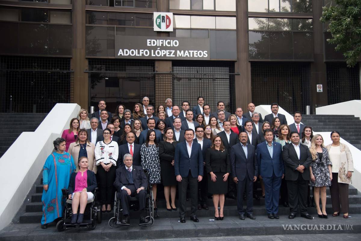 Senadores y diputados del PRI van contra delegados de AMLO
