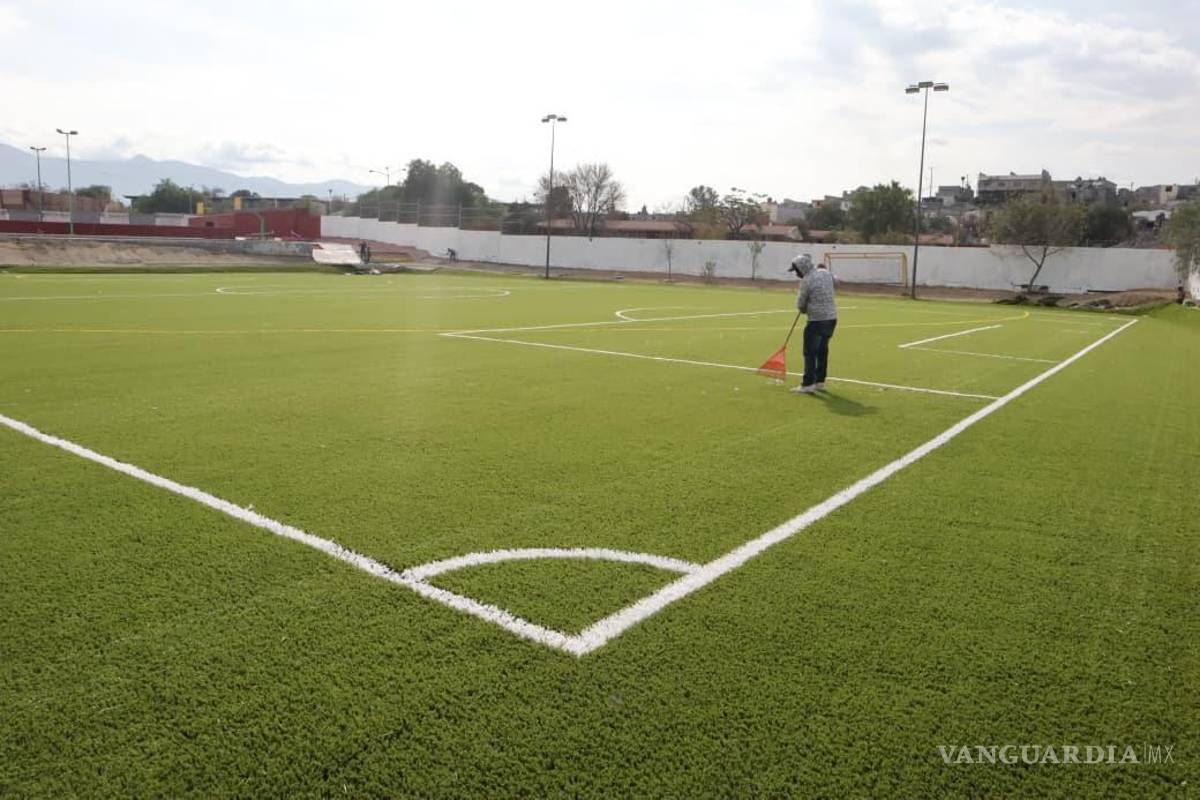 Saltillo avanza 95% en rehabilitación de cancha deportiva en el oriente de la ciudad