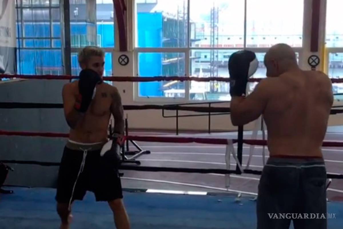Justin Bieber entrena box para que no lo vuelvan a dejar en el suelo