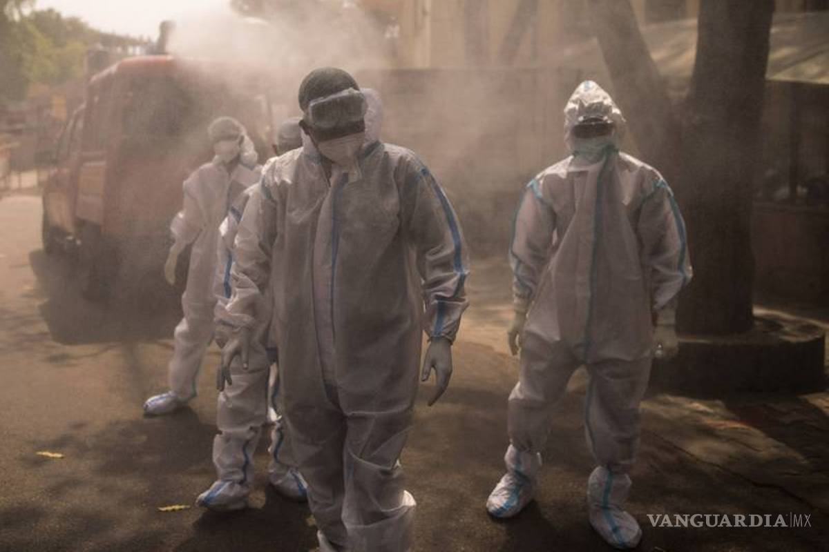 La India desplaza a México como tercer país con más muertes por COVID