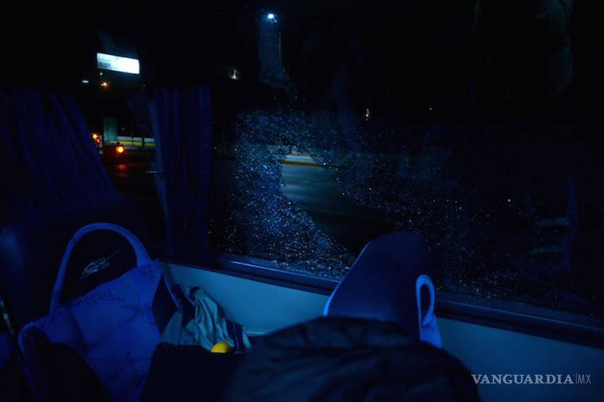 Denuncian padres de los 43 agresión en caseta San Martín Texmelucan