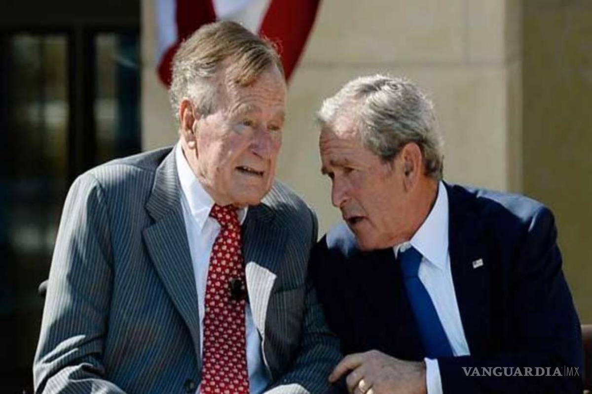 Bush padre critica administración de su hijo George