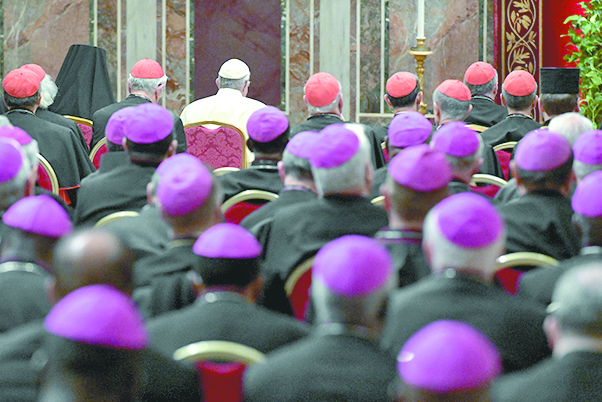 Ordena Vaticano a obispos reportar abusos sexuales