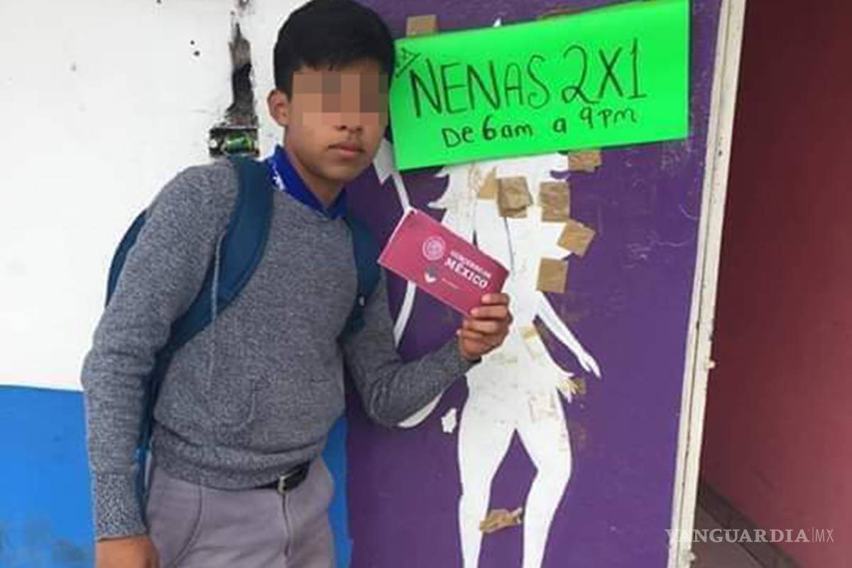 En Elektra, frente a 'teibols'; así presumen estudiantes las becas de AMLO