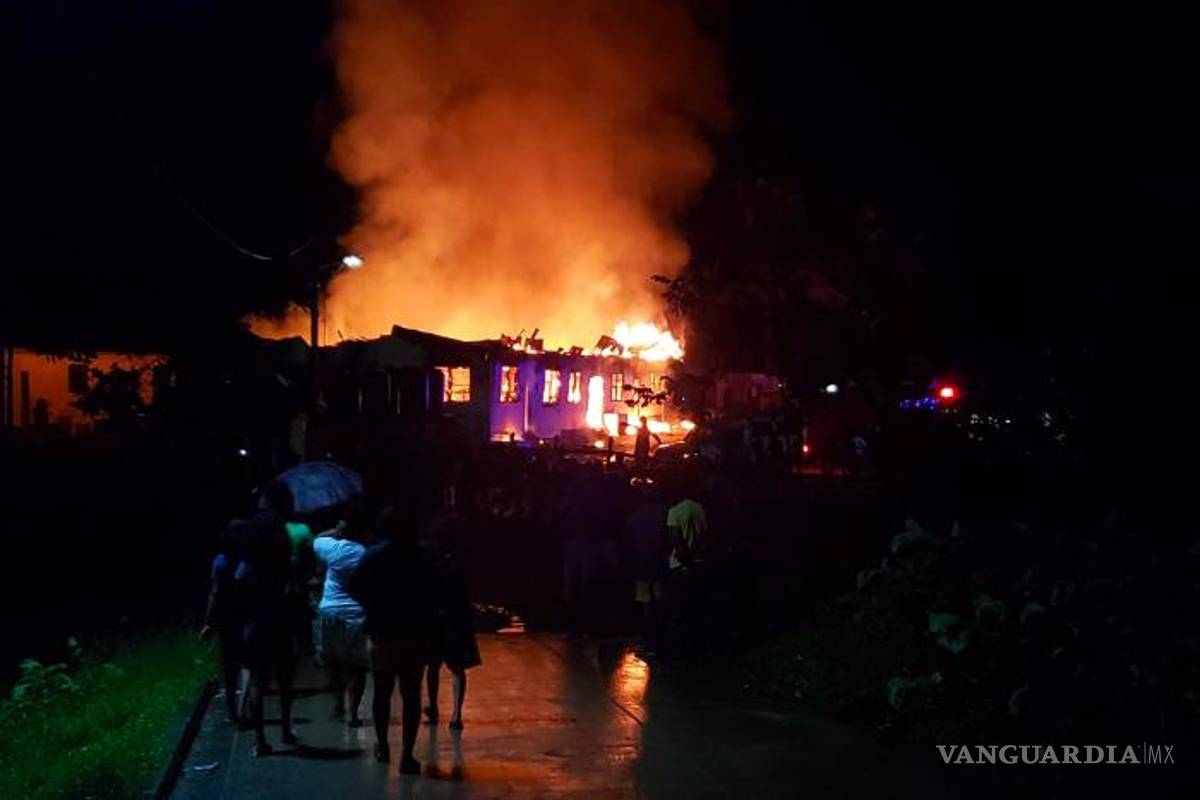 Al menos 20 muertos deja incendio en un dormitorio escolar, en Guyana