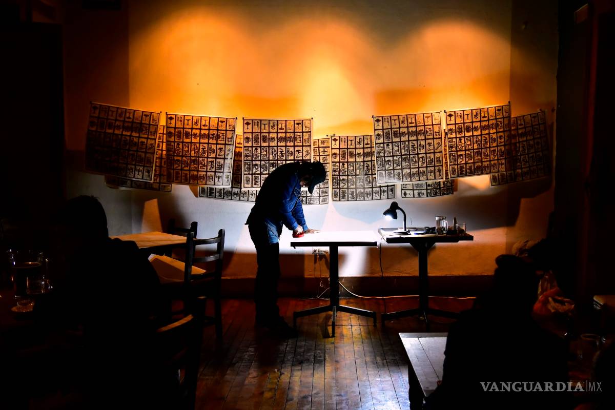 'Fantasmas': Abstracción y juego del bar a la gráfica