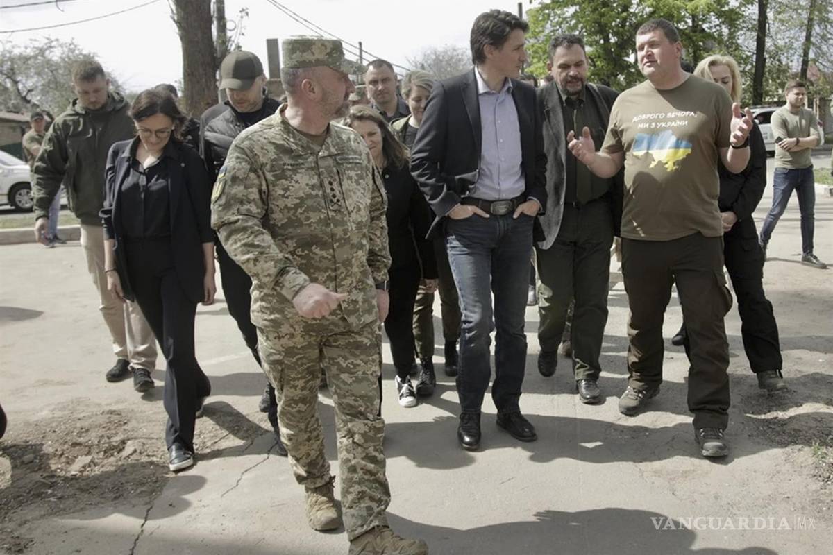 Llegan de visita “sorpresa” Justin Trudeau y Jill Biden a Ucrania y recorren zona; arriban tras bombardeo que mató a 60