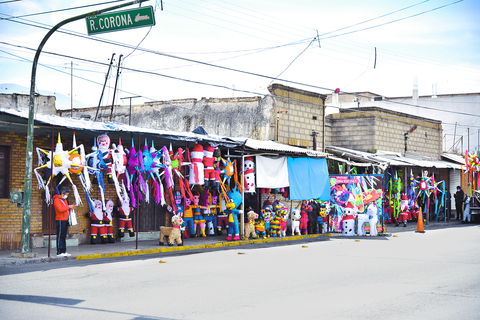 Pandemia desploma 70% la venta de piñatas