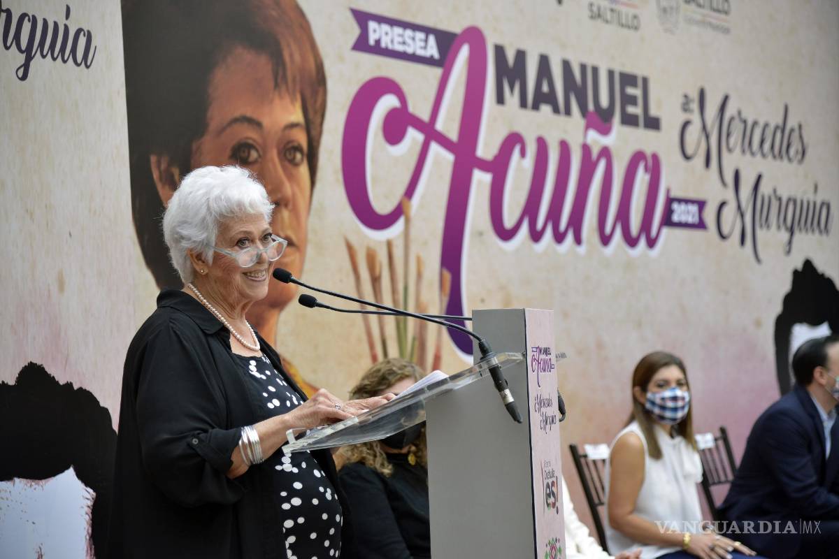 Mercedes Murguía recibe la Presea Manuel Acuña al mérito artístico