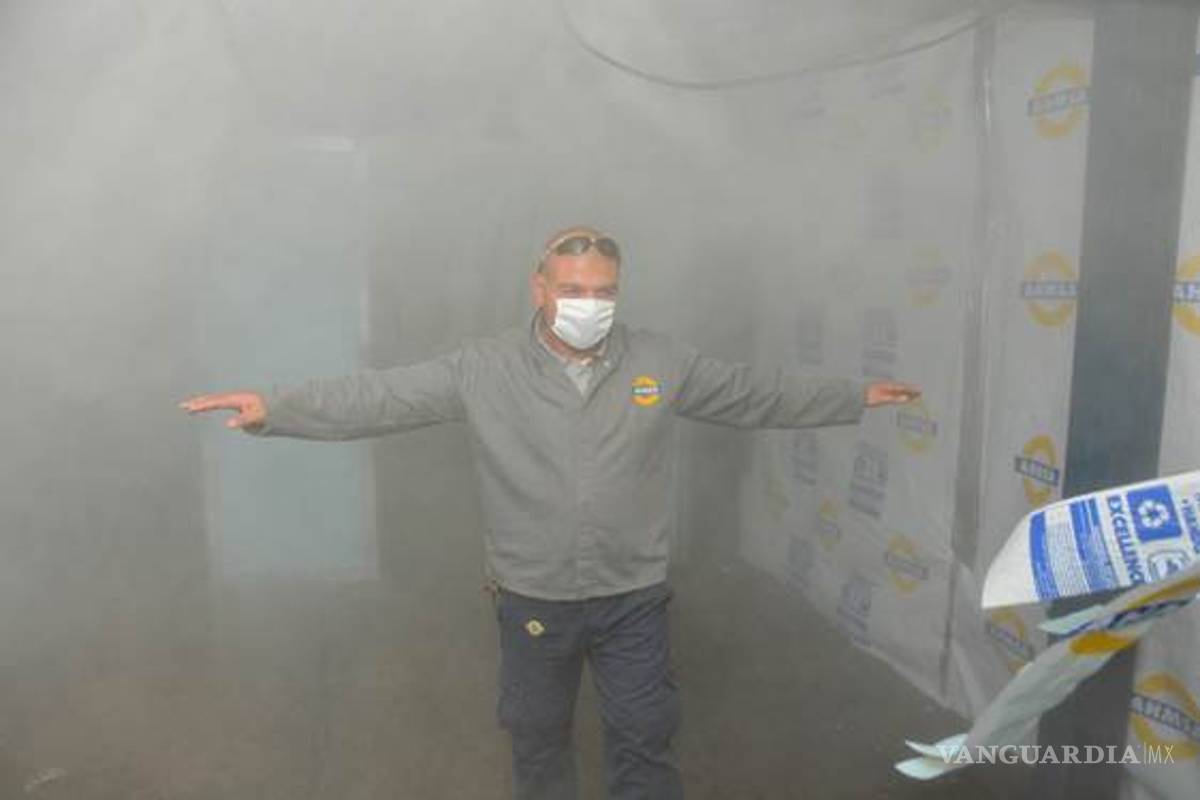 $!Instala AHMSA túneles sanitizantes en accesos principales