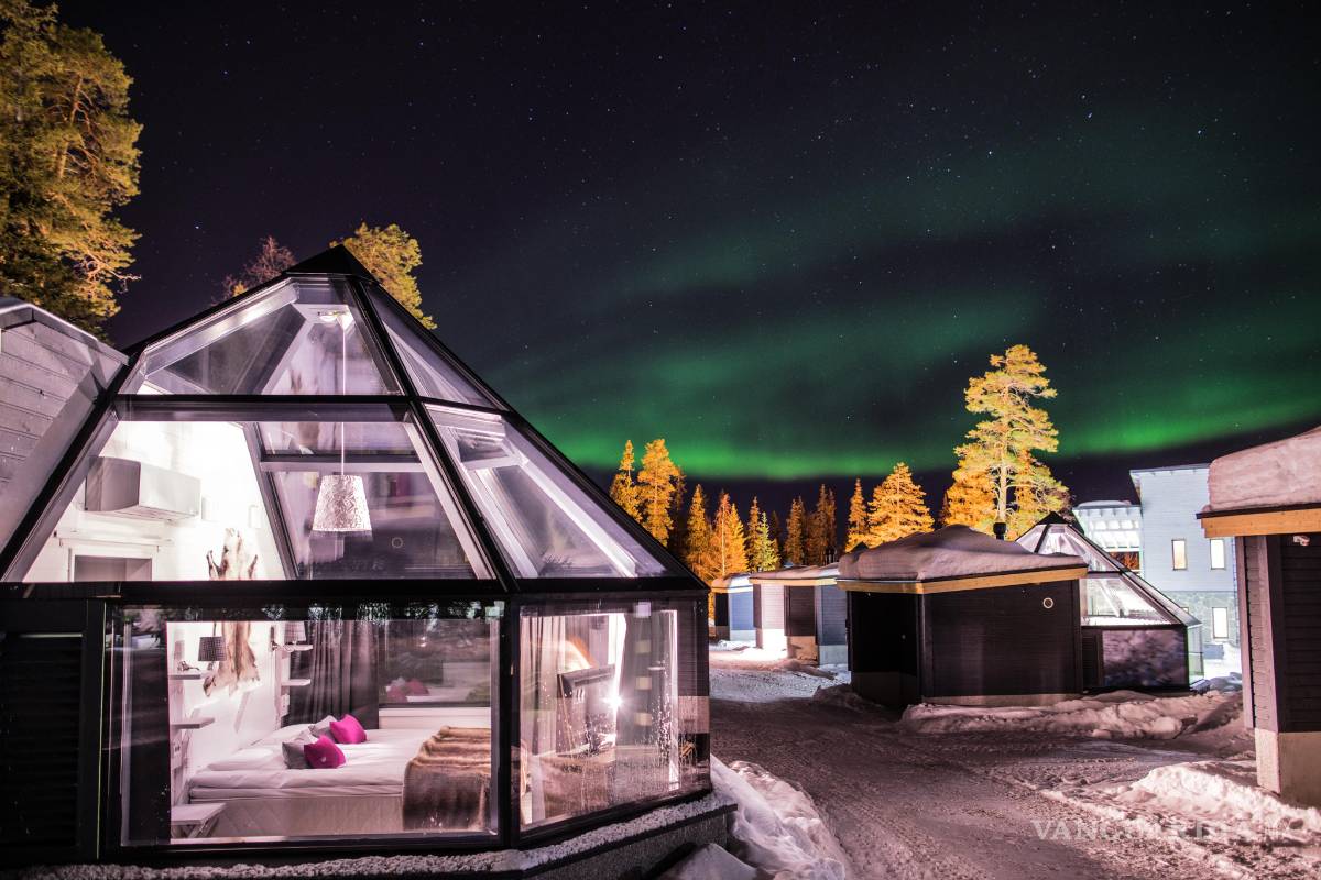 En Finlandia puedes ver las auroras boreales desde tu cuarto de hotel